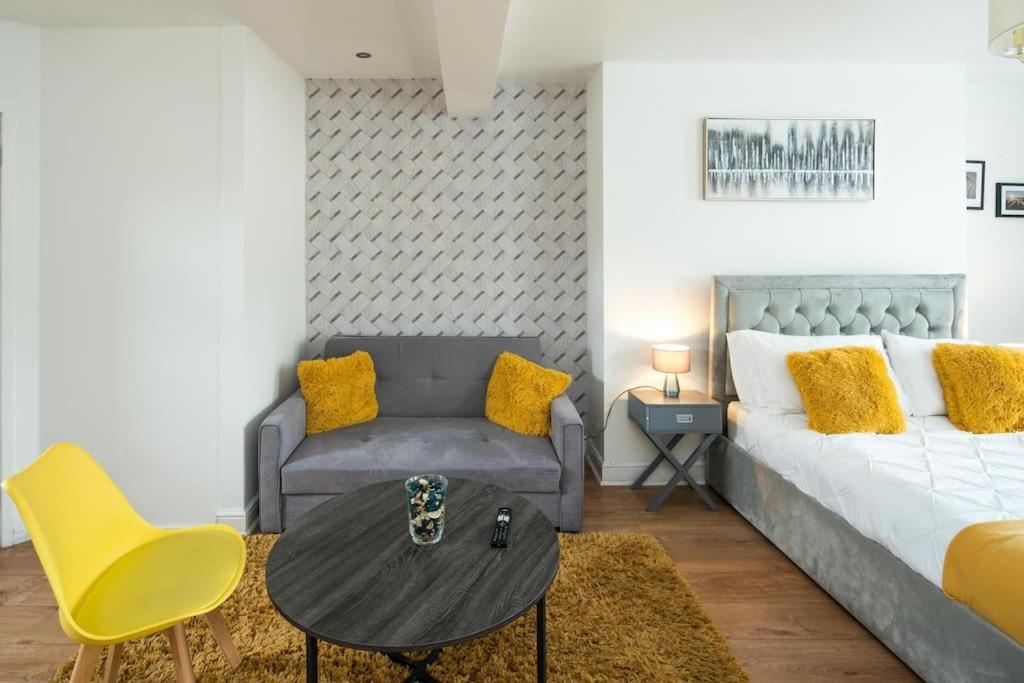 Apartamento Spacious For Up To 4! Sofa Bed