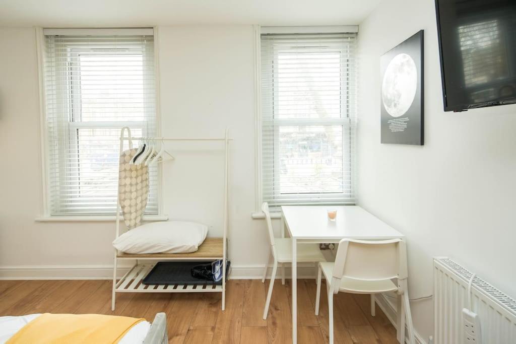 Spacious For Up To 4! Sofa Bed Apartamento Londres