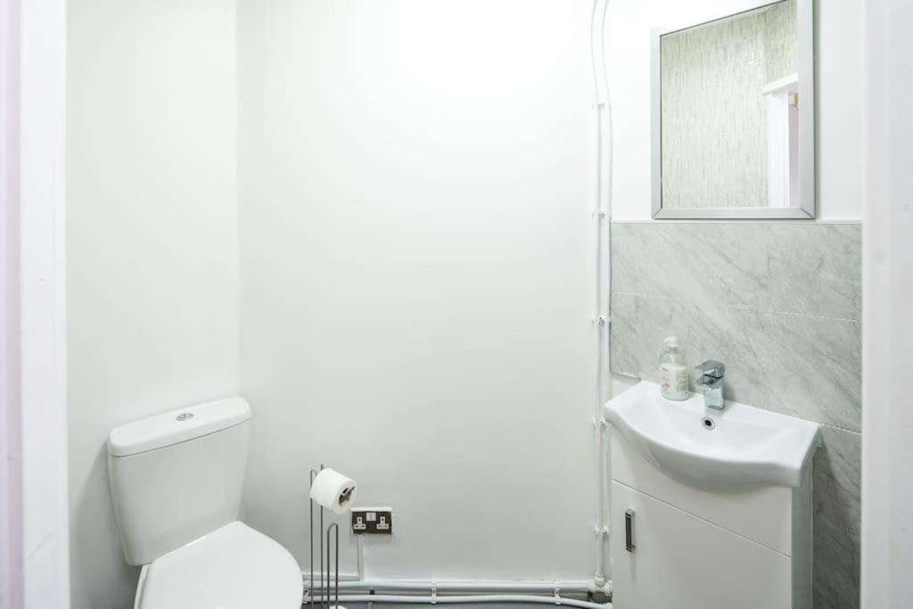 Apartamento Spacious For Up To 4! Sofa Bed Londres