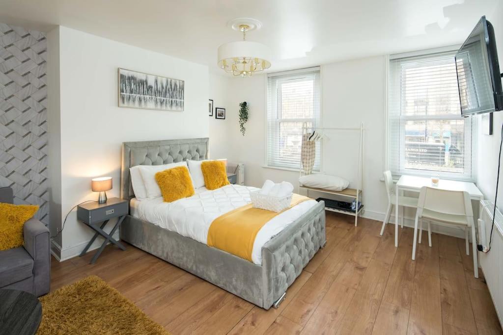 Spacious For Up To 4! Sofa Bed Apartamento Londres