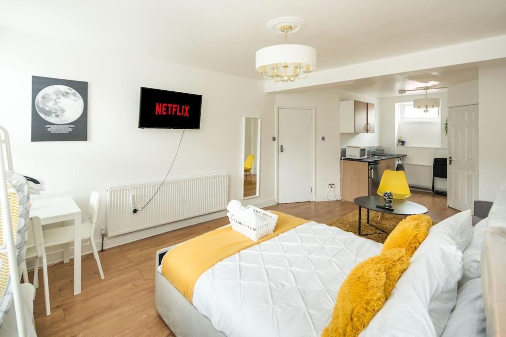 Spacious For Up To 4! Sofa Bed Apartamento Londres